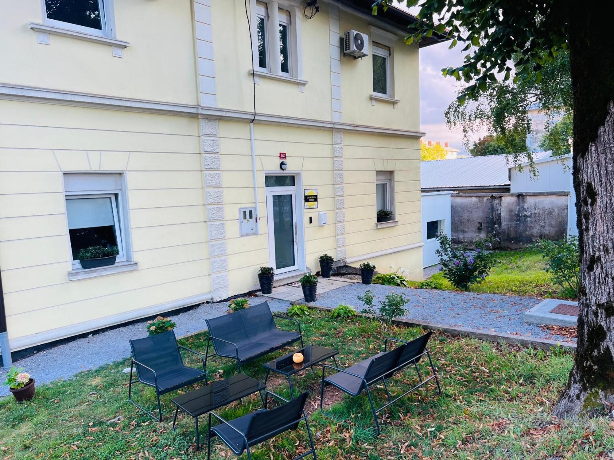 Hotel Lemonwood House Postumia Esterno foto