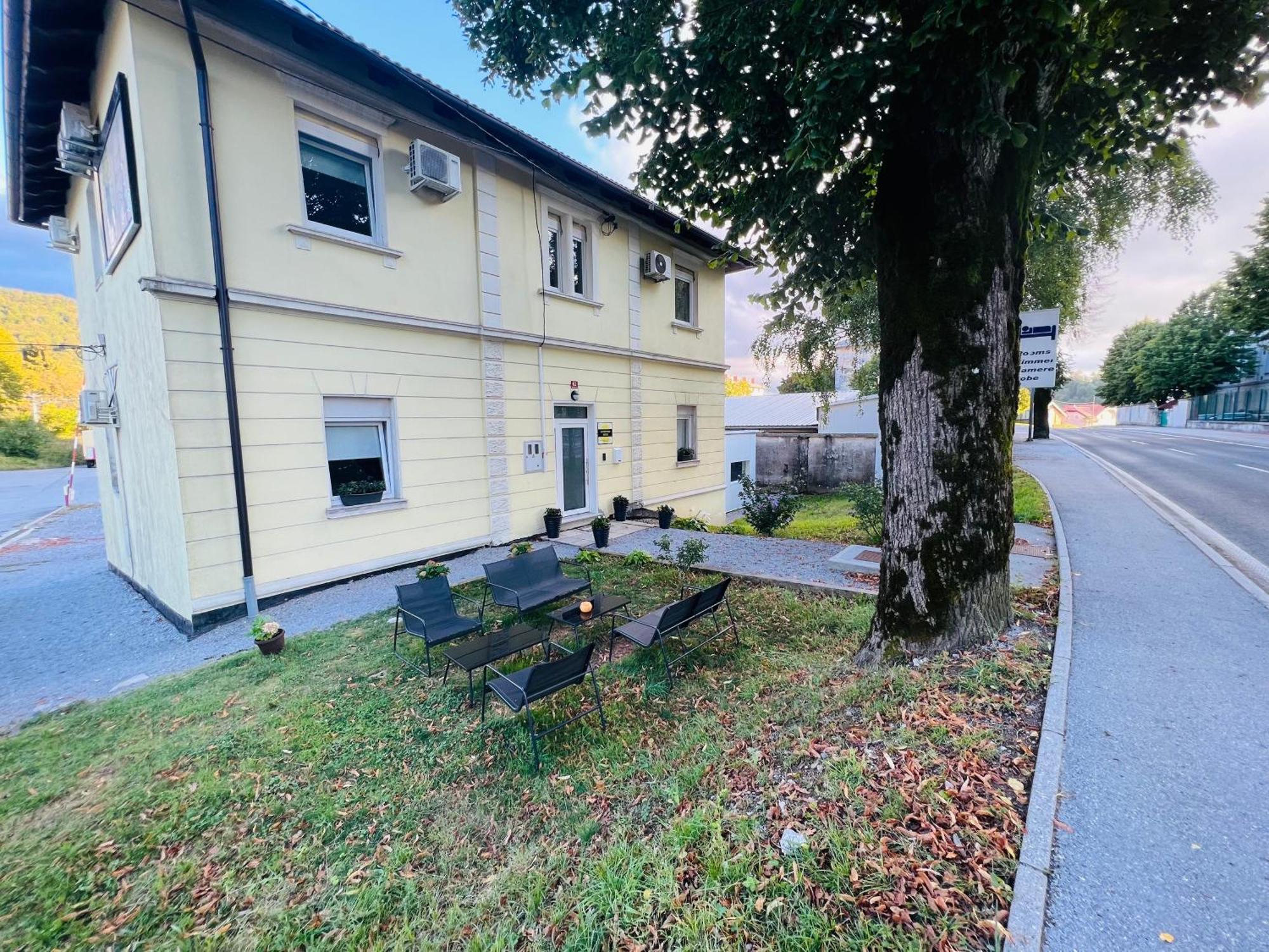 Hotel Lemonwood House Postumia Esterno foto