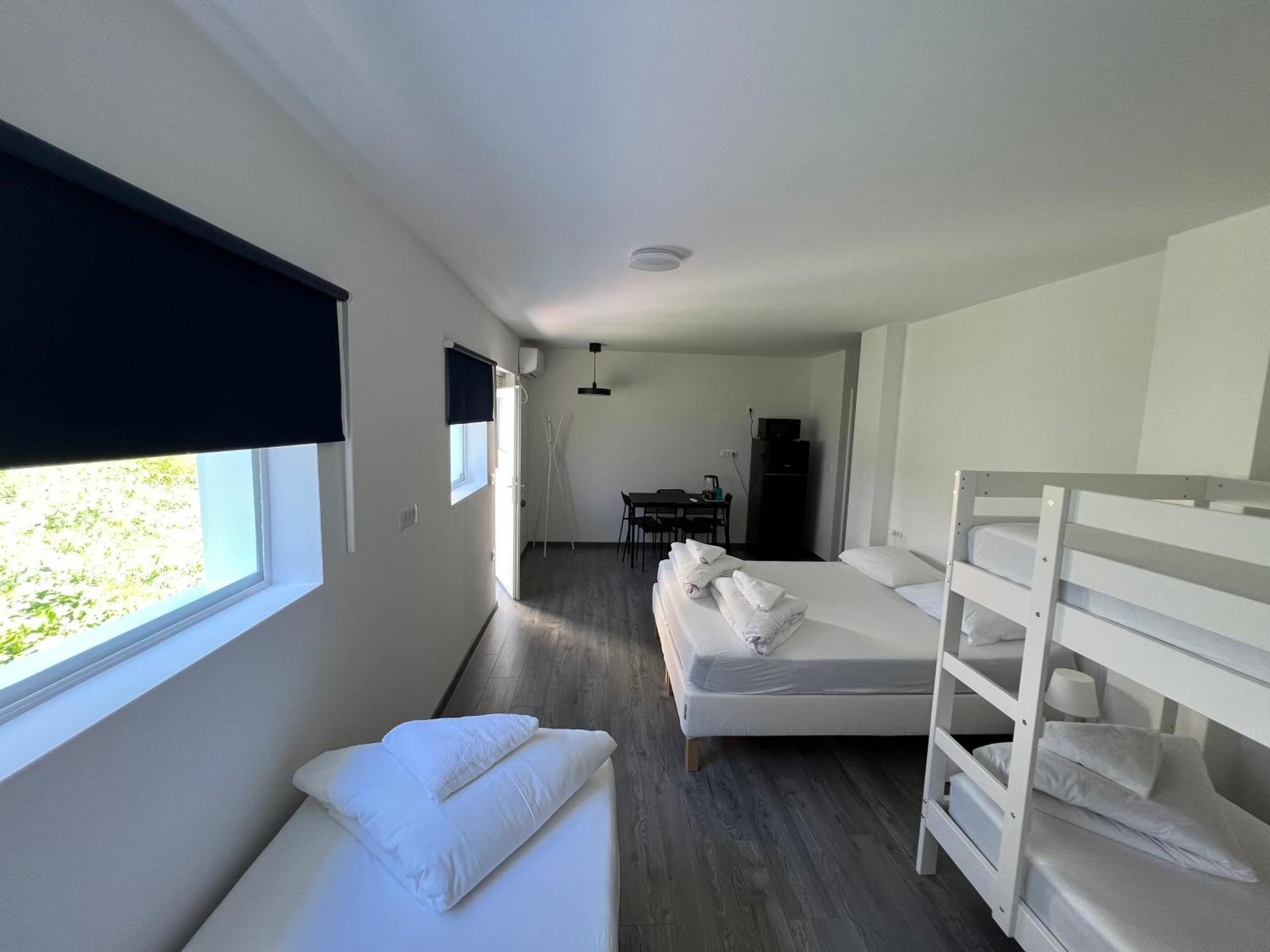 Hotel Lemonwood House Postumia Esterno foto