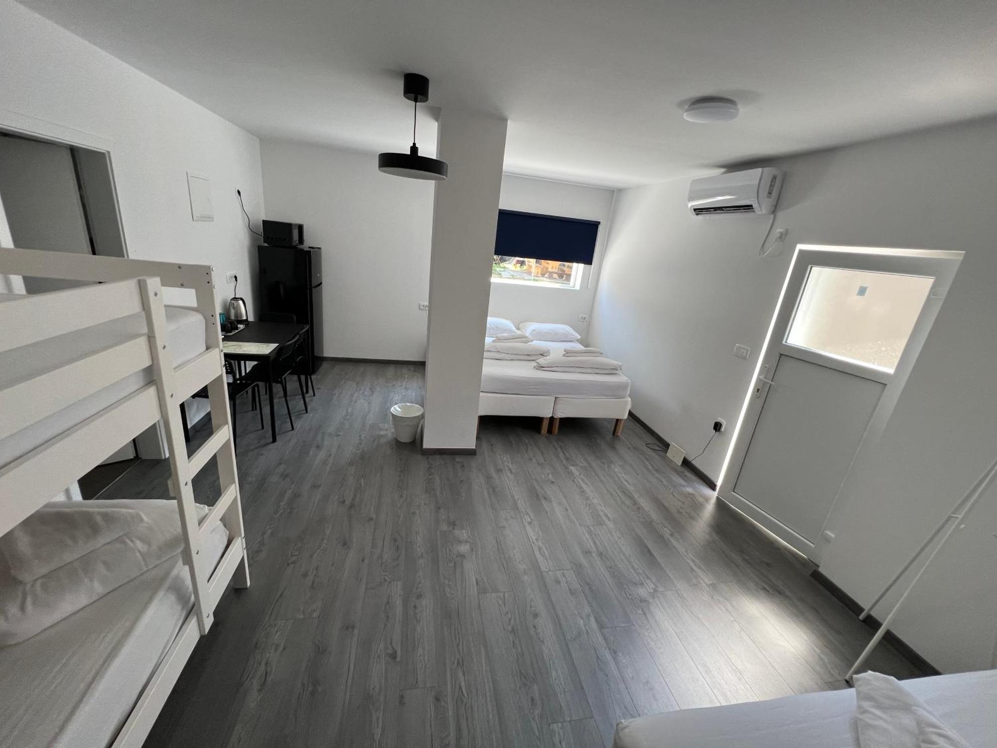 Hotel Lemonwood House Postumia Esterno foto