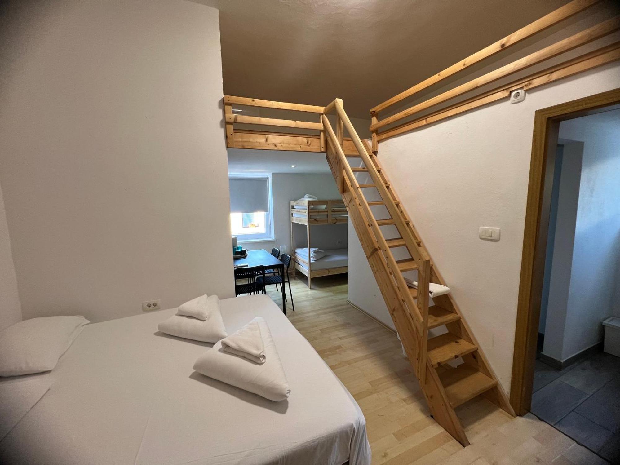 Hotel Lemonwood House Postumia Esterno foto