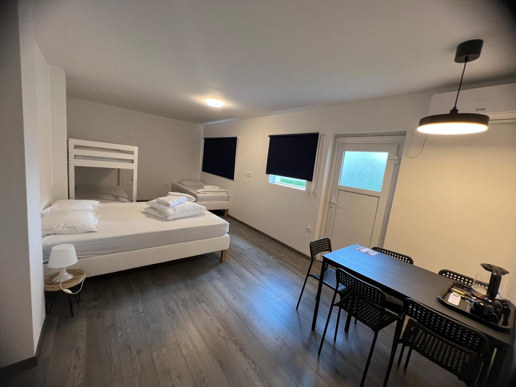 Hotel Lemonwood House Postumia Esterno foto
