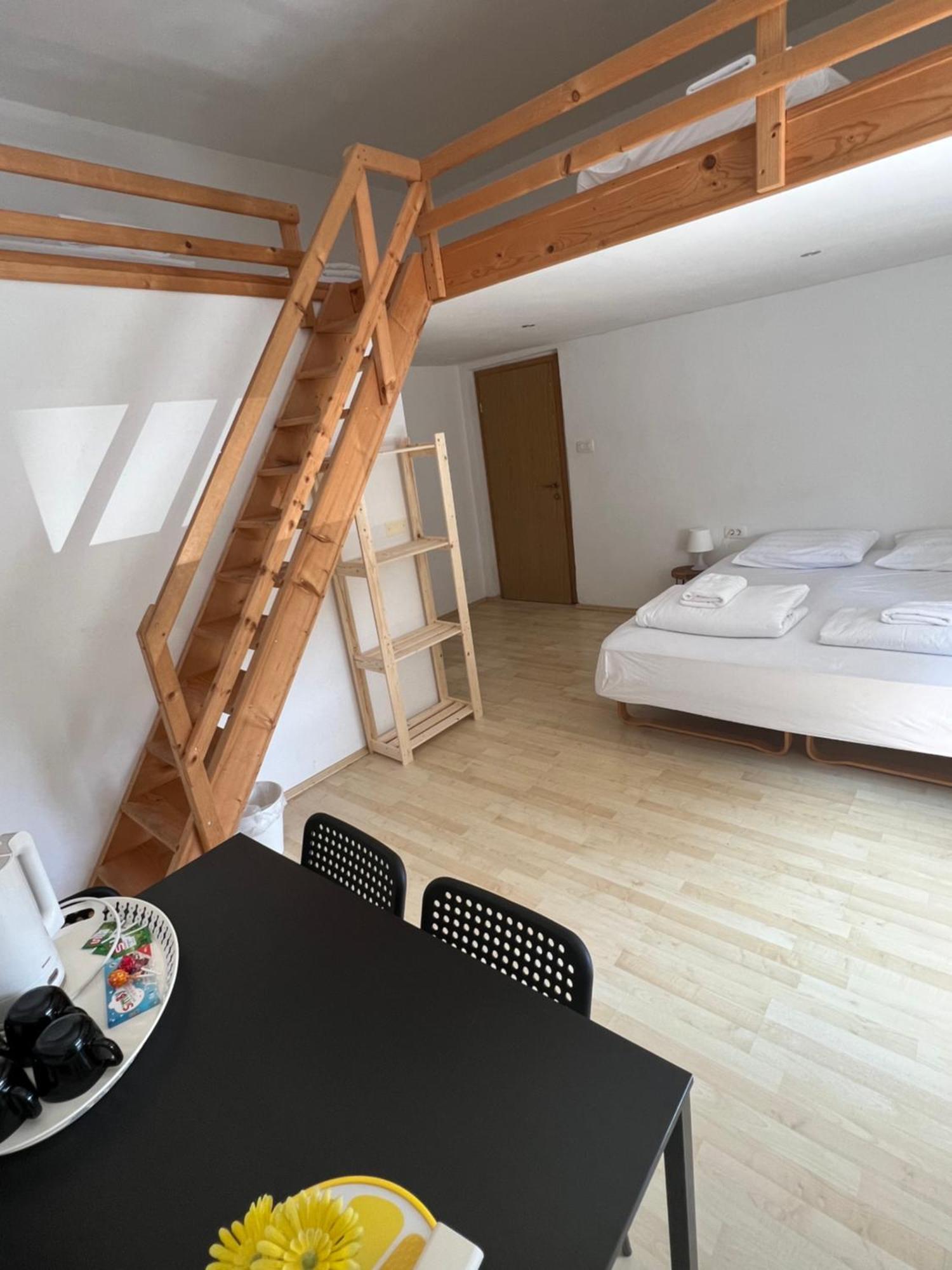 Hotel Lemonwood House Postumia Esterno foto