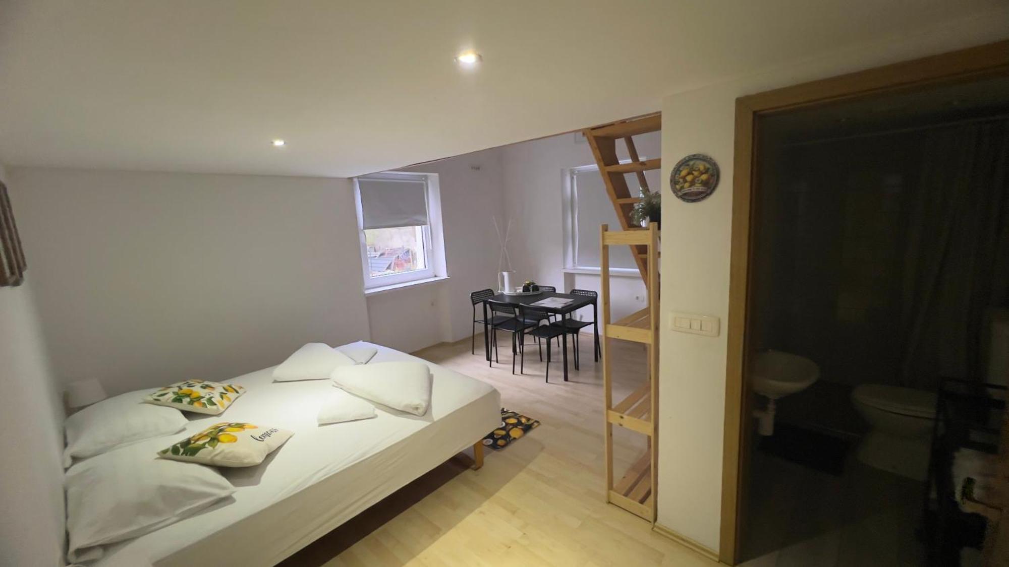 Hotel Lemonwood House Postumia Esterno foto