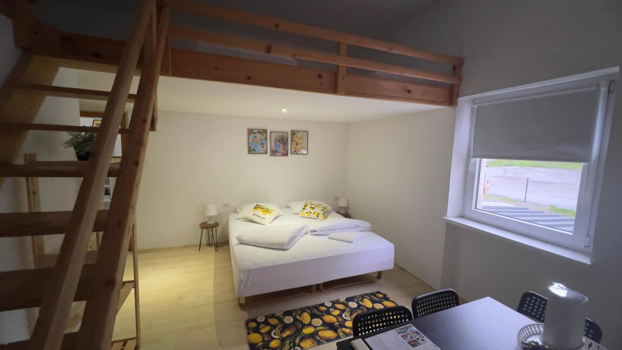 Hotel Lemonwood House Postumia Esterno foto