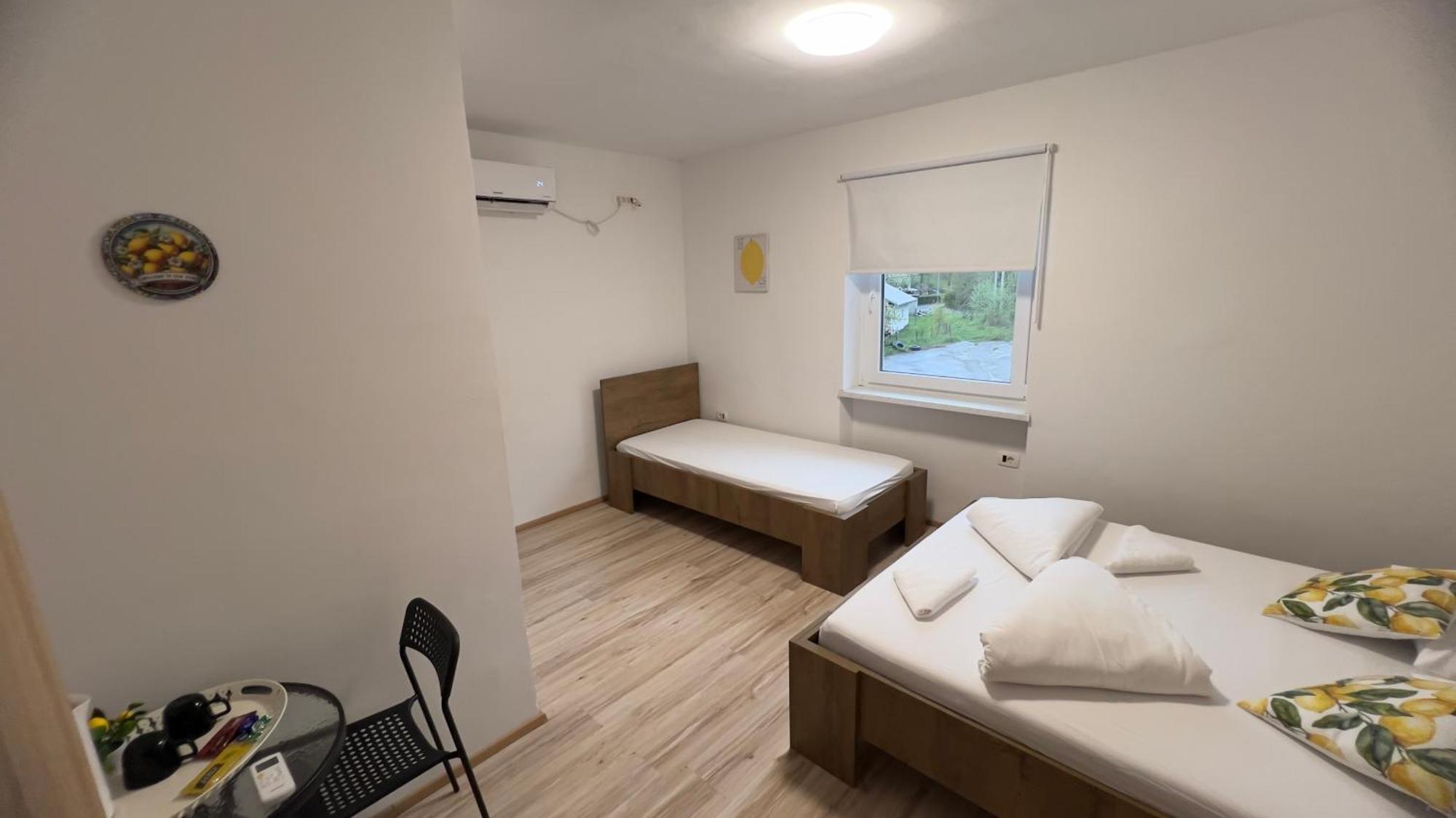 Hotel Lemonwood House Postumia Esterno foto