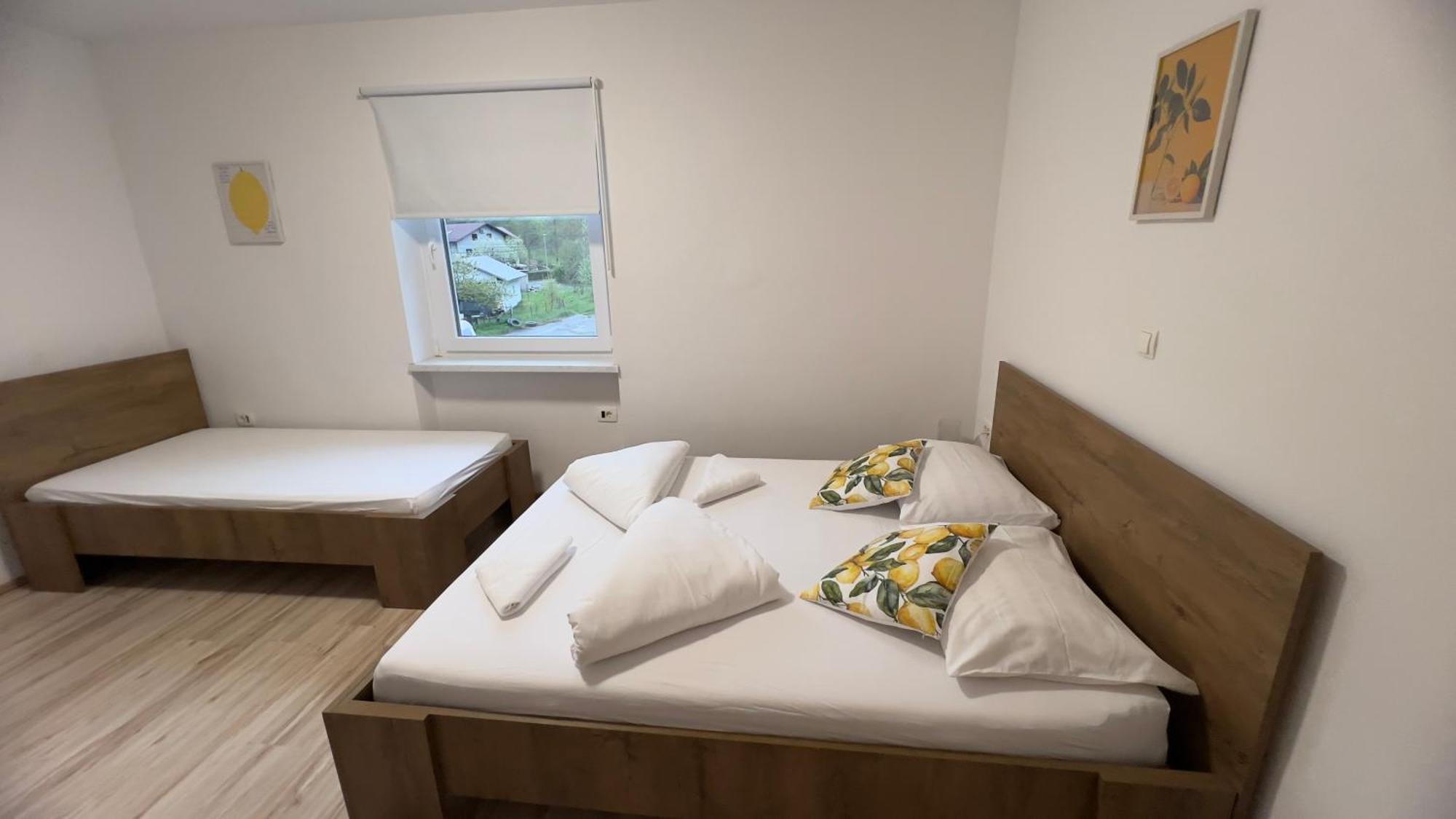 Hotel Lemonwood House Postumia Esterno foto