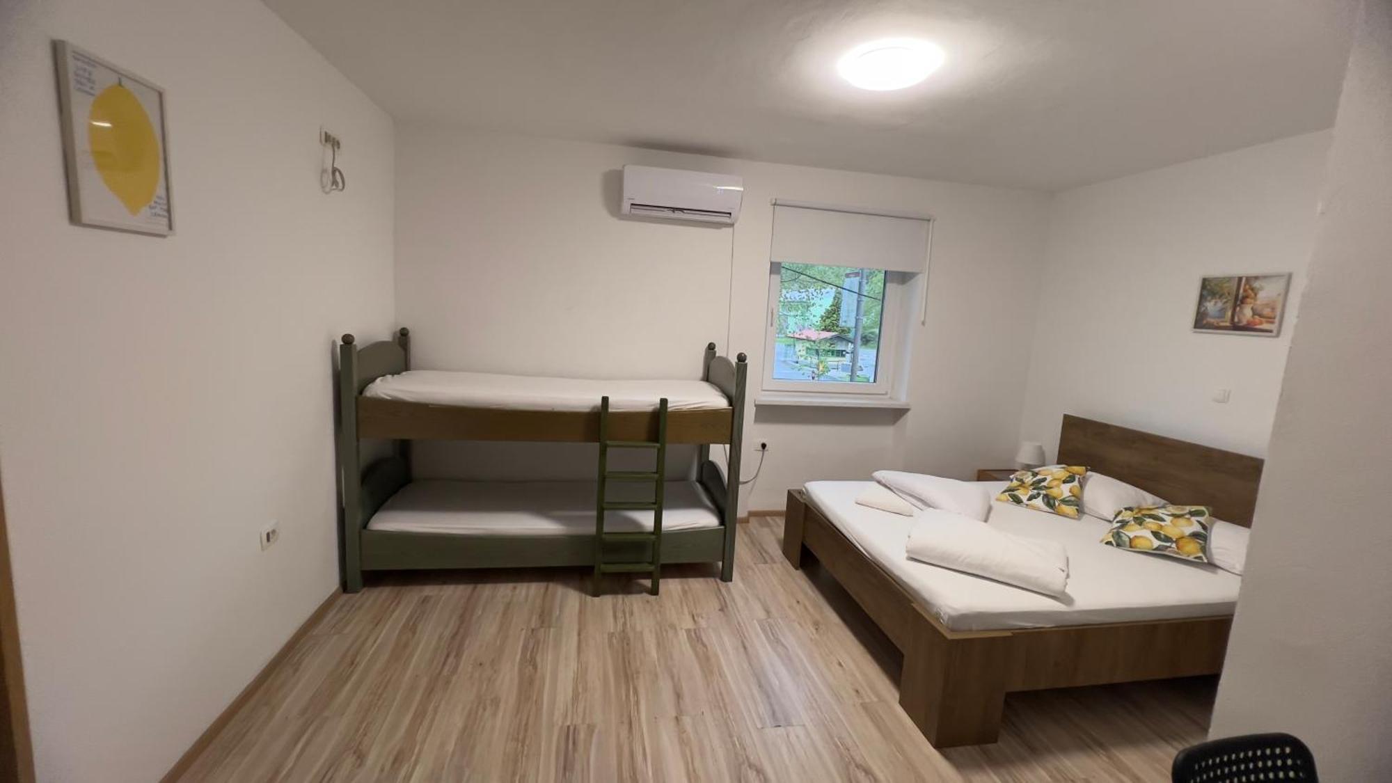 Hotel Lemonwood House Postumia Esterno foto