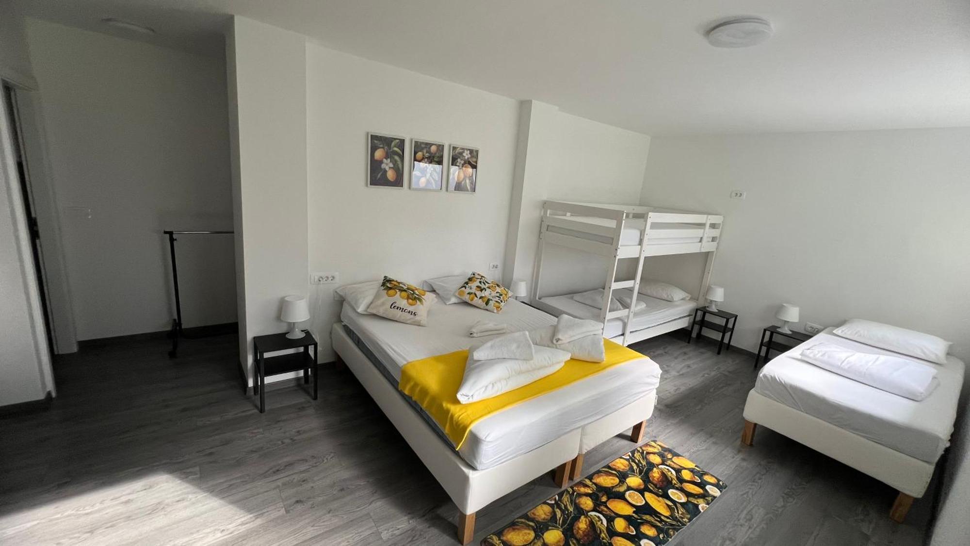 Hotel Lemonwood House Postumia Esterno foto