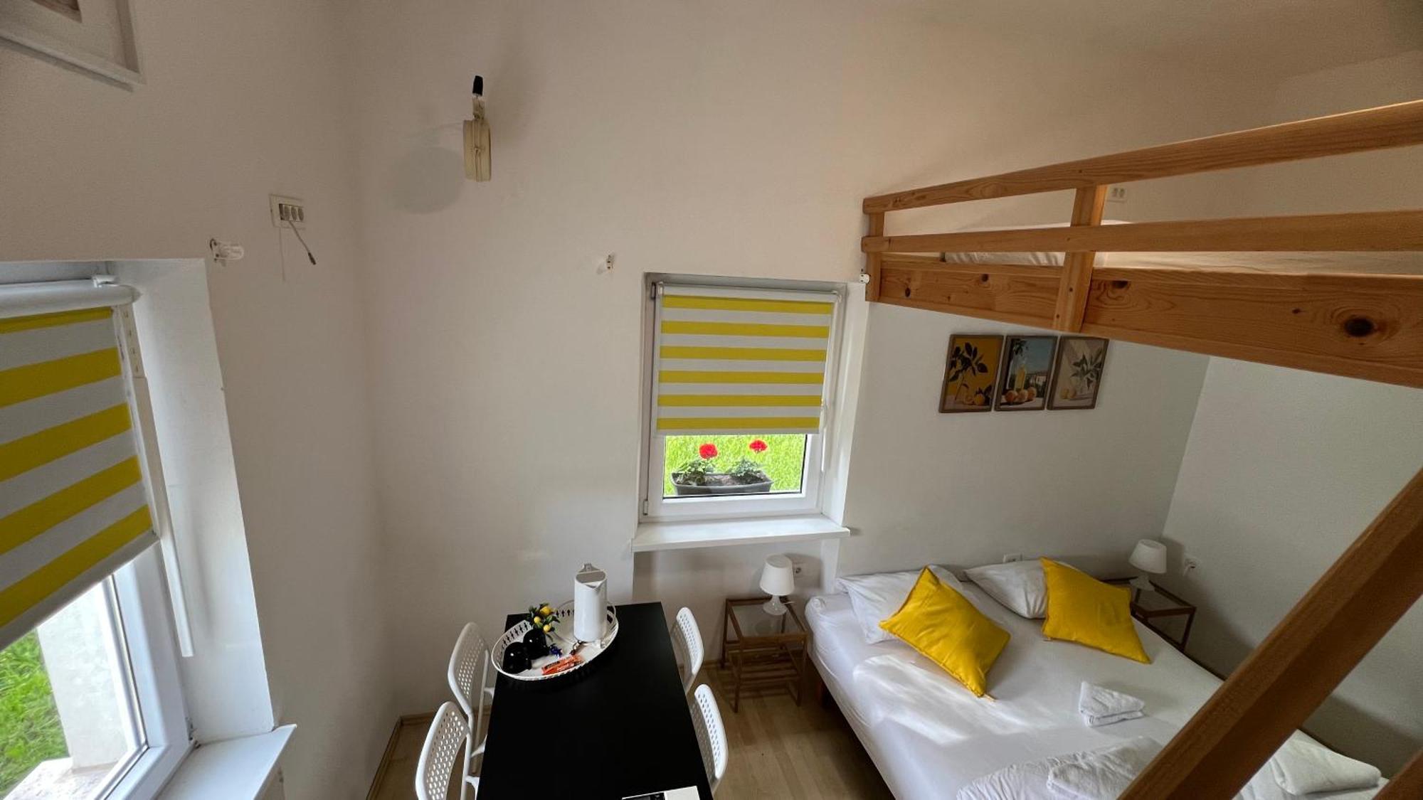 Hotel Lemonwood House Postumia Esterno foto