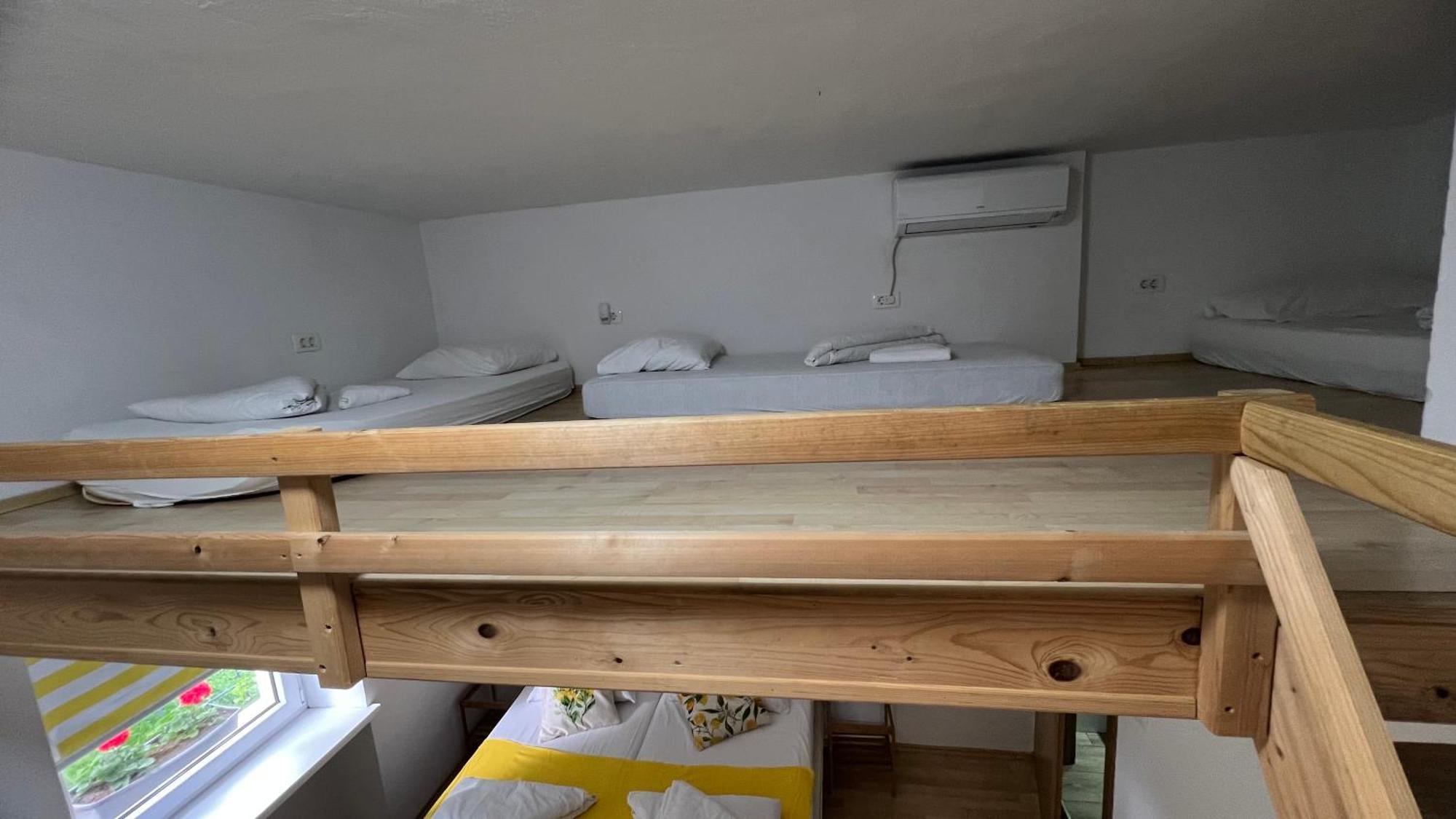 Hotel Lemonwood House Postumia Esterno foto