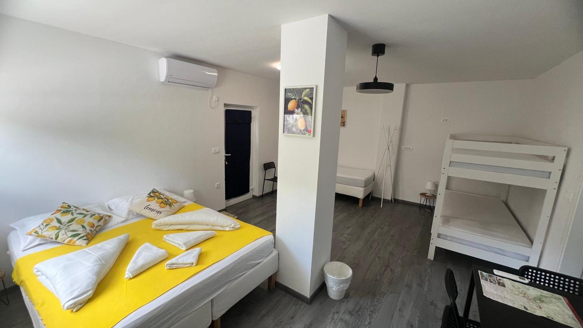 Hotel Lemonwood House Postumia Esterno foto