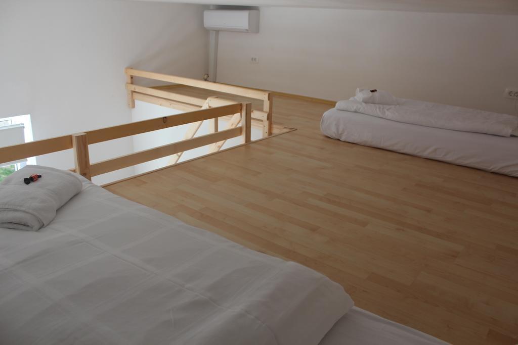 Hotel Lemonwood House Postumia Esterno foto