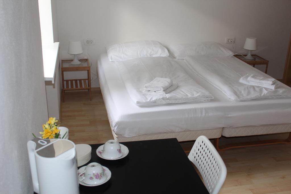 Hotel Lemonwood House Postumia Esterno foto