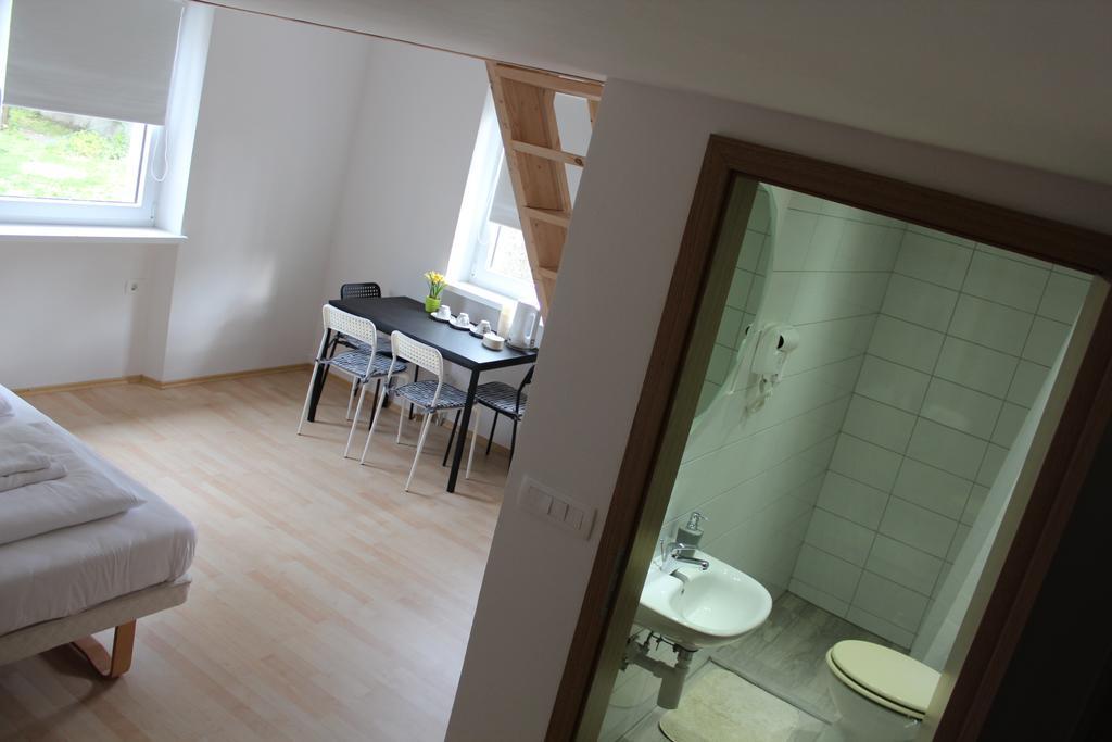 Hotel Lemonwood House Postumia Esterno foto