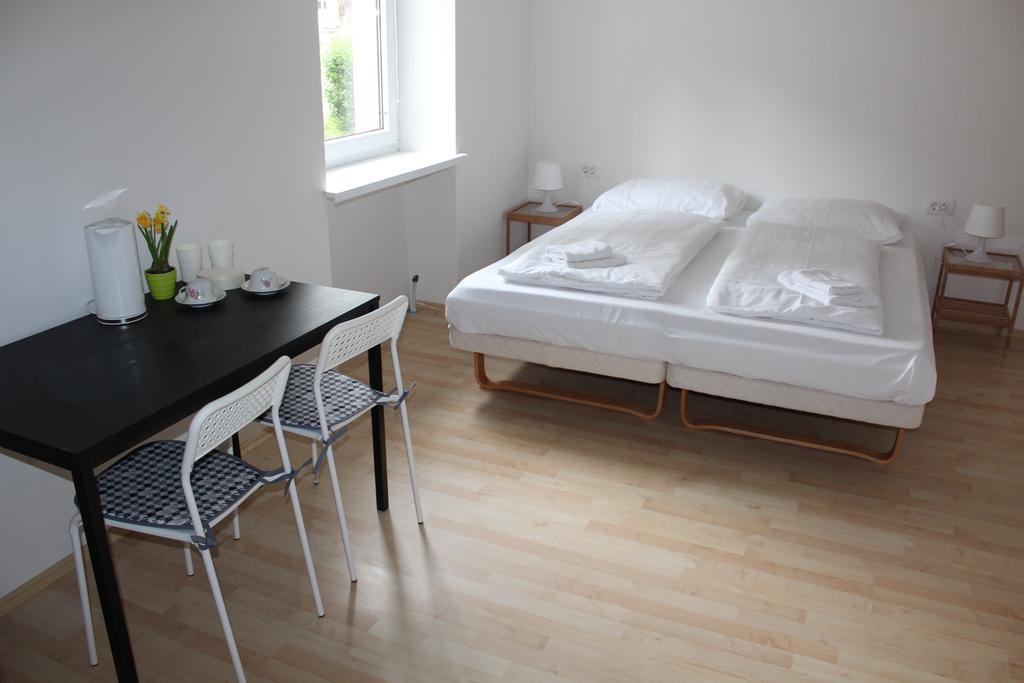 Hotel Lemonwood House Postumia Esterno foto