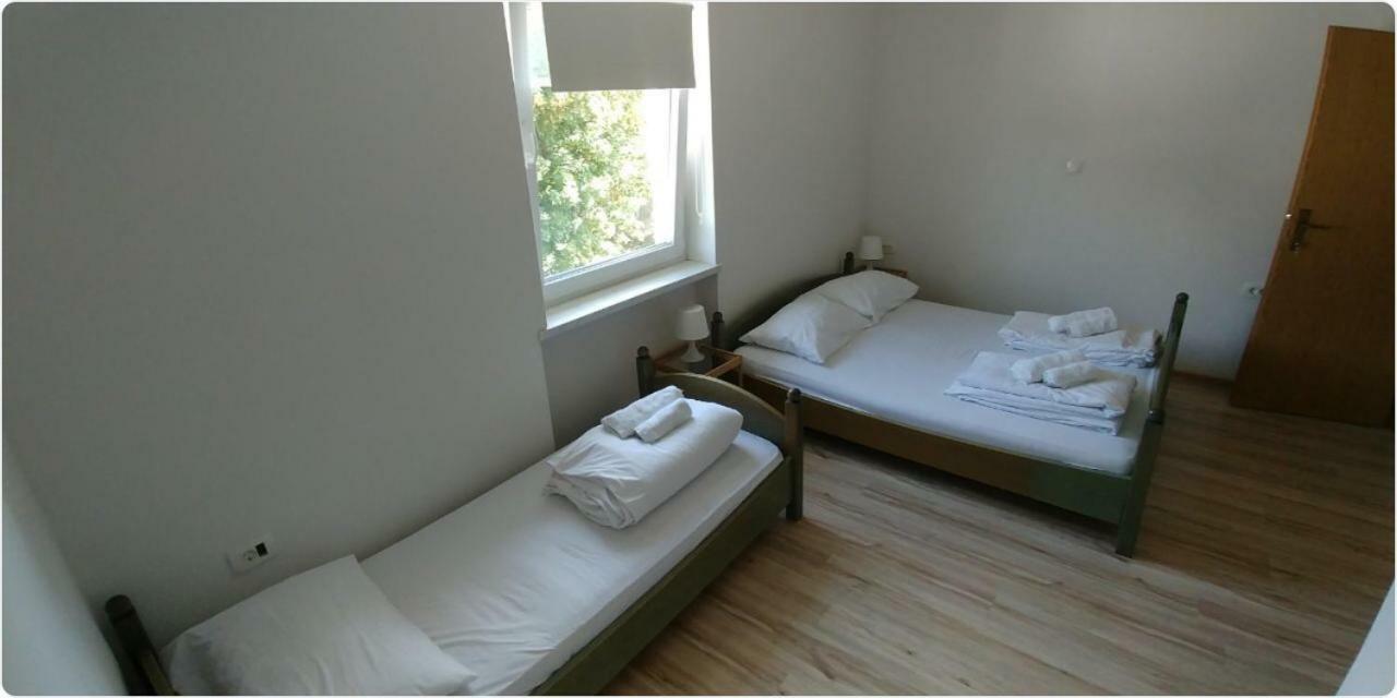 Hotel Lemonwood House Postumia Esterno foto